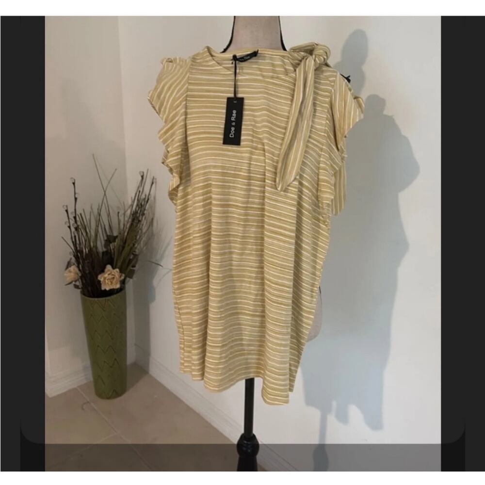 NWT Women's Doe And Roe Sleeveless Stretchy Blouse Size Medium